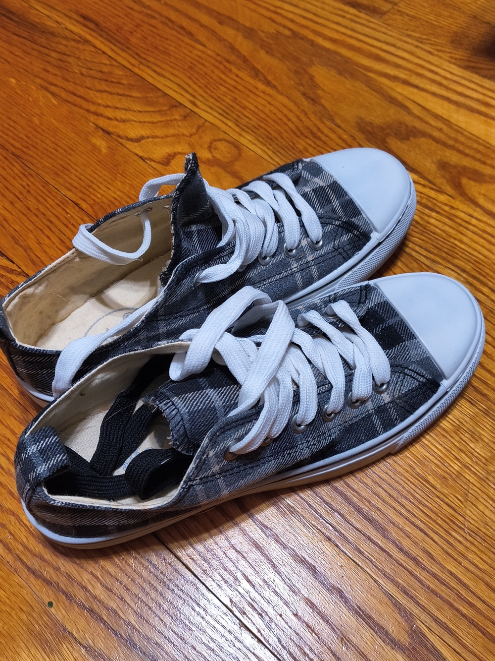 Rue 21 etc! Grey & tan Low-Top Canvas Sneakers with White Toe